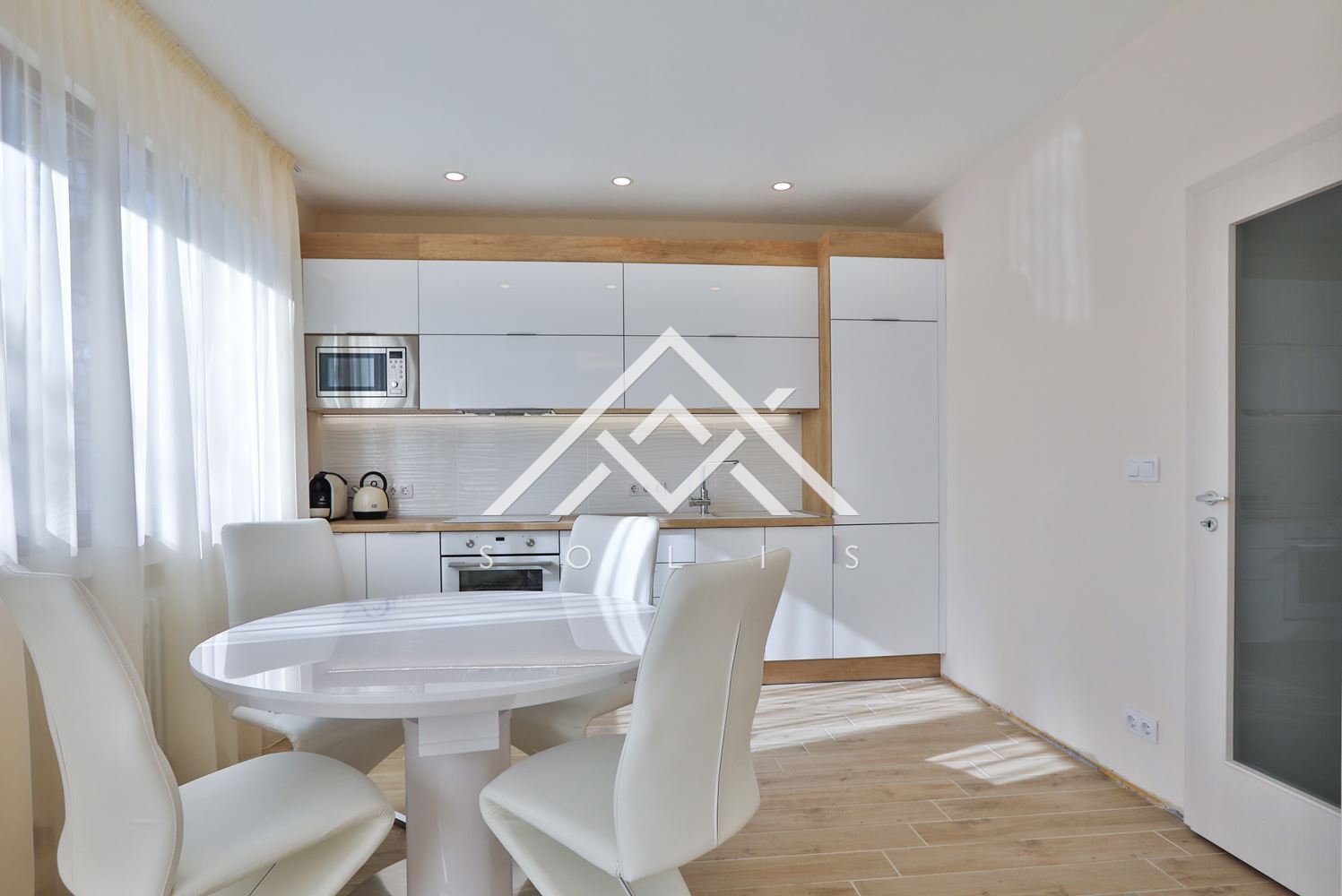 דירת מעצבים עם שני חדרי שינה להשכרה ברחוב פליקס קניץ-0 דירת מעצבים עם שני חדרי שינה להשכרה ברחוב פליקס קניץ - 0