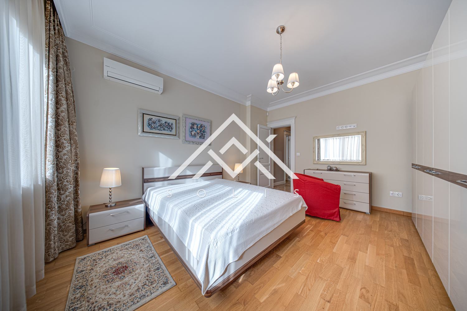 Тристаен апартамент под наем с две спални на бул. „Витоша“ | 180 кв.м | София-0 Тристаен апартамент под наем с две спални на бул. „Витоша“ | 180 кв.м | София - 0