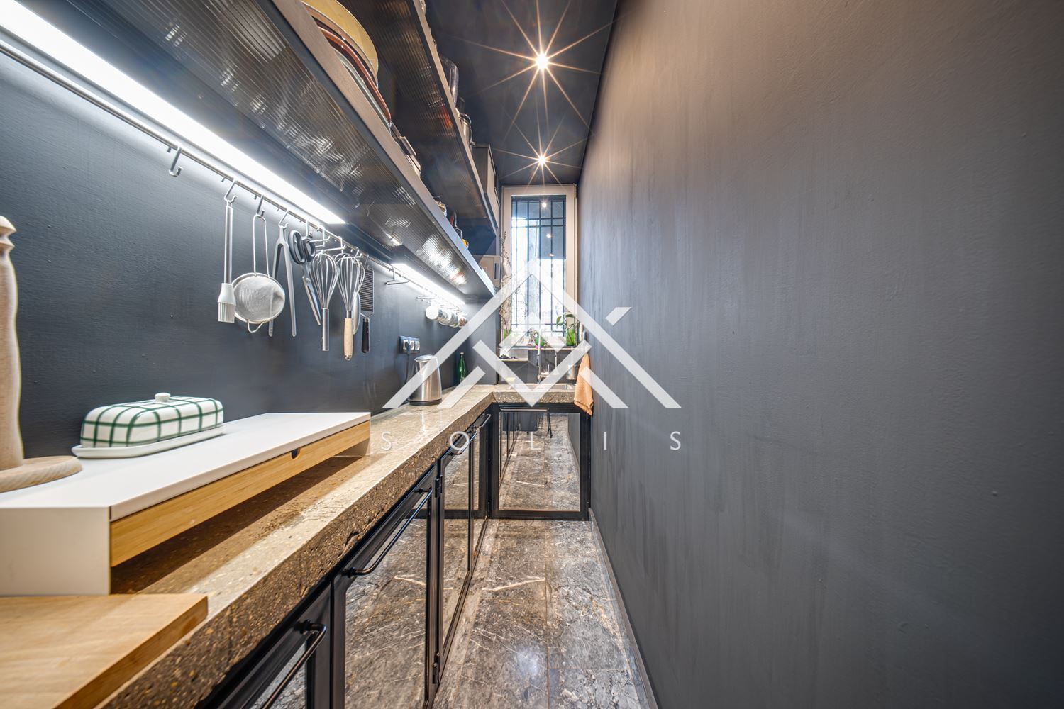 Реконструиран първи етаж от къща с автономен полусутерен и двор в историческия център на София, за продажба-0 Реконструиран първи етаж от къща с автономен полусутерен и двор в историческия център на София, за продажба - 0