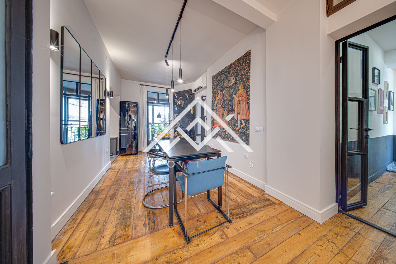 Реконструиран първи етаж от къща с автономен полусутерен и двор в историческия център на София, за продажба-0 Реконструиран първи етаж от къща с автономен полусутерен и двор в историческия център на София, за продажба - 0