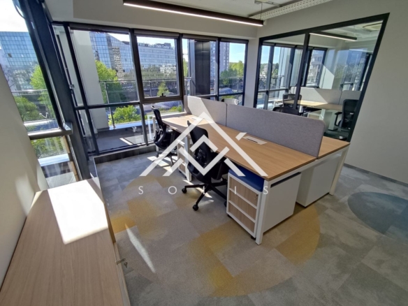 Самостоятелен офис със собствена тераса част от коуъркинг пространство, кв Изток - 0