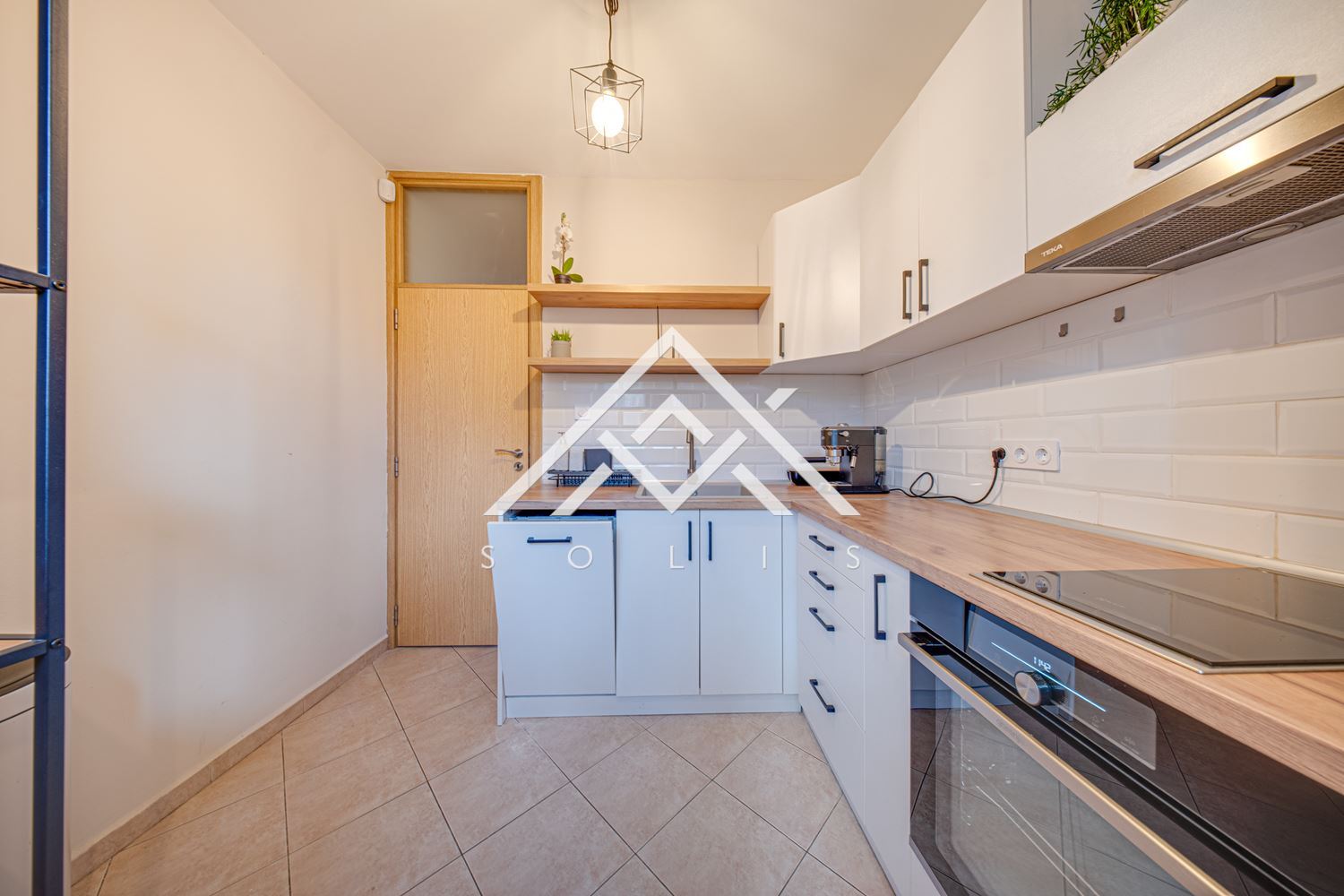 Тристаен апартамент под наем в кв. Гео Милев – висок първи етаж, зад пазара Ситняково-0 Тристаен апартамент под наем в кв. Гео Милев – висок първи етаж, зад пазара Ситняково - 0