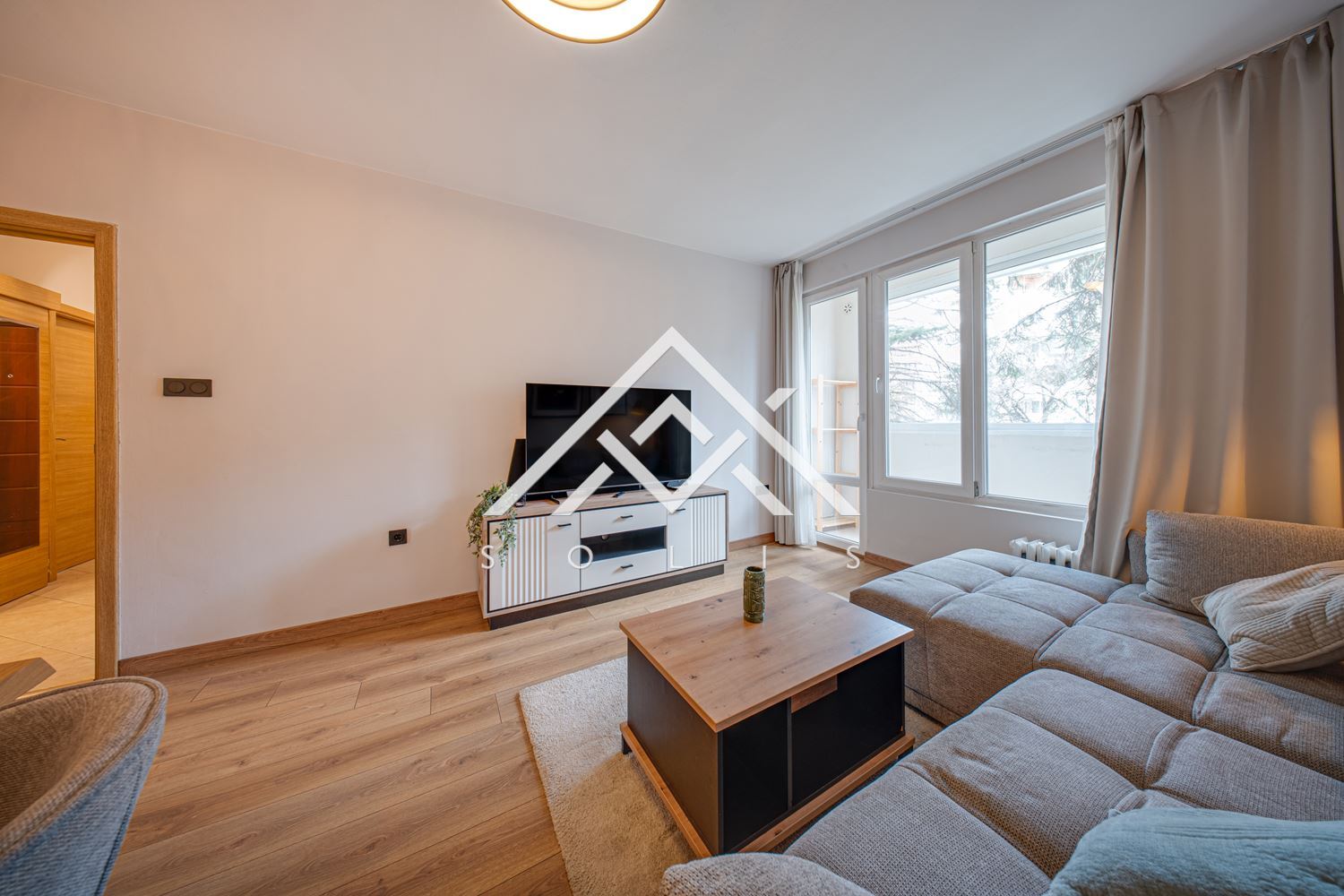 Тристаен апартамент под наем в кв. Гео Милев – висок първи етаж, зад пазара Ситняково-0 Тристаен апартамент под наем в кв. Гео Милев – висок първи етаж, зад пазара Ситняково - 0