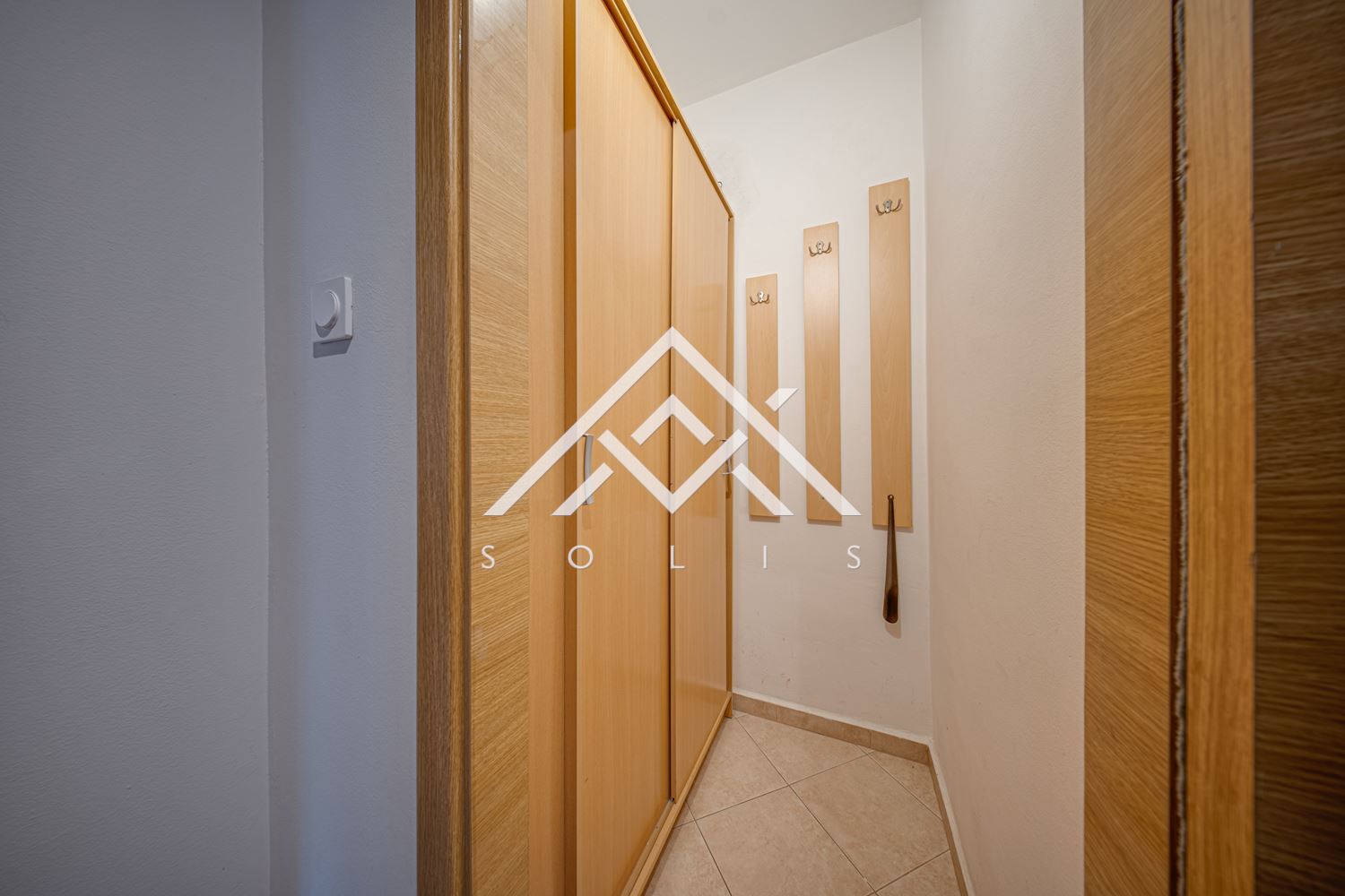 Тристаен апартамент под наем в кв. Гео Милев – висок първи етаж, зад пазара Ситняково-0 Тристаен апартамент под наем в кв. Гео Милев – висок първи етаж, зад пазара Ситняково - 0